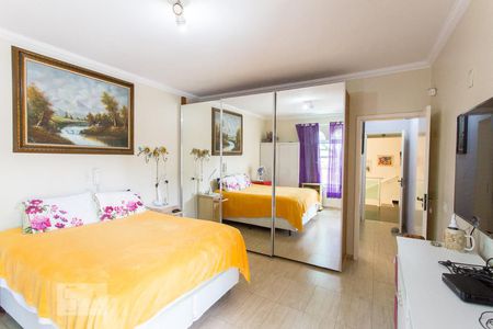 Casa à venda com 350m², 4 quartos e 4 vagasSuíte 2