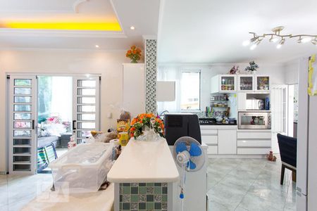 Casa à venda com 350m², 4 quartos e 4 vagasCozinha