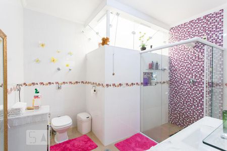 Casa à venda com 350m², 4 quartos e 4 vagasBanheiro da Suíte 2