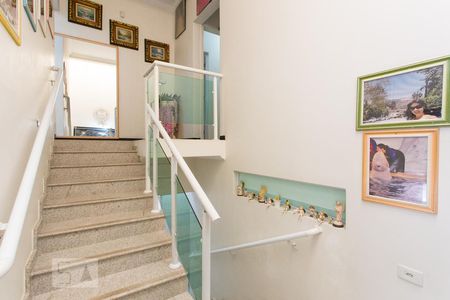 Casa à venda com 350m², 4 quartos e 4 vagasEscada