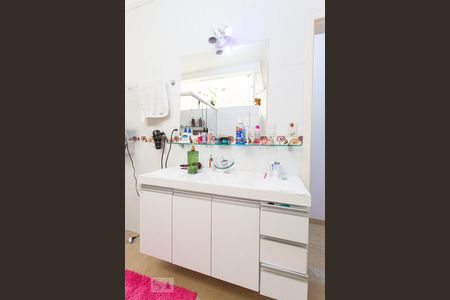 Casa à venda com 350m², 4 quartos e 4 vagasBanheiro da Suíte 2