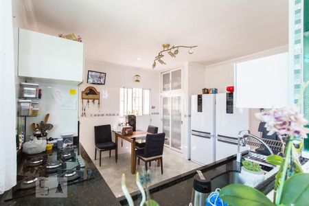 Casa à venda com 350m², 4 quartos e 4 vagasCozinha