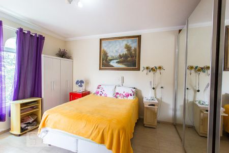 Casa à venda com 350m², 4 quartos e 4 vagasSuíte 2