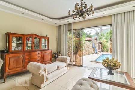 Sala de casa de condomínio à venda com 5 quartos, 800m² em Freguesia de Jacarepaguá, Rio de Janeiro