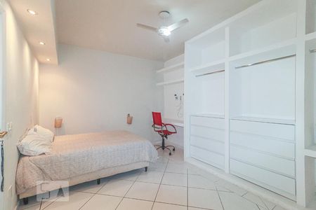 Casa de condomínio à venda com 800m², 5 quartos e 4 vagasQuarto 4 - Suíte