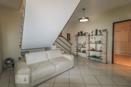 Casa de condomínio à venda com 800m², 5 quartos e 4 vagasSaleta