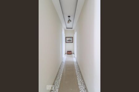 Casa de condomínio à venda com 800m², 5 quartos e 4 vagasCorredor