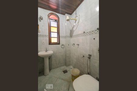 Casa de condomínio à venda com 800m², 5 quartos e 4 vagasBanheiro de Serviço