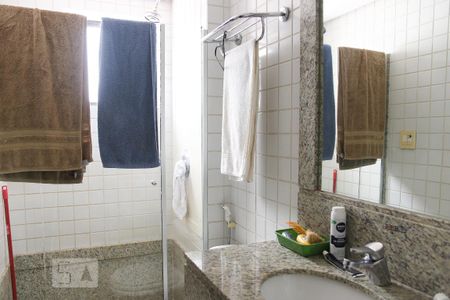 Banheiro de apartamento à venda com 1 quarto, 40m² em Asa Norte, Brasília