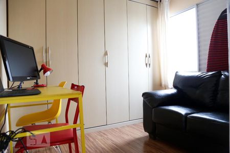 Quarto 1 de apartamento para alugar com 2 quartos, 51m² em Vila Guarani (z Sul), São Paulo