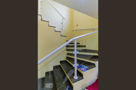 Escada de casa à venda com 3 quartos, 142m² em Vila Silveira, Guarulhos