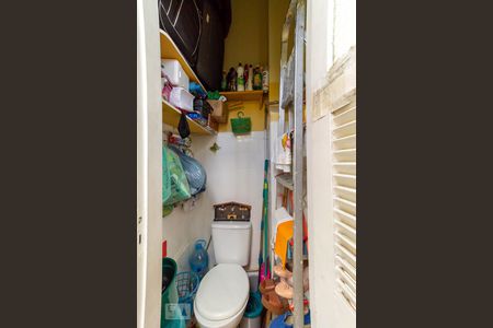 Apartamento à venda com 78m², 2 quartos e sem vaga Apartamento à venda com 78m², 2 quartos e sem vagaBanheiro de Serviço