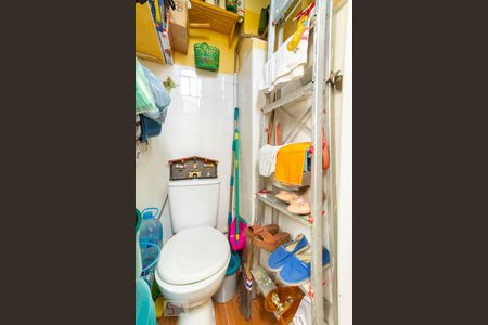 Apartamento à venda com 78m², 2 quartos e sem vaga Apartamento à venda com 78m², 2 quartos e sem vagaBanheiro de Serviço