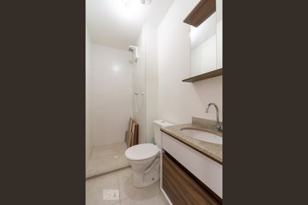Banheiro de apartamento para alugar com 1 quarto, 37m² em Presidente Altino, Osasco