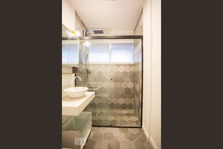 Banheiro de apartamento para alugar com 2 quartos, 55m² em Higienópolis, São Paulo