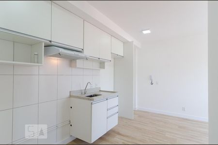 Cozinha de apartamento à venda com 2 quartos, 36m² em Chácara Inglesa, São Paulo