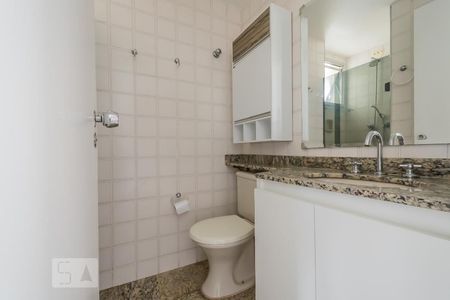 Banheiro de apartamento à venda com 3 quartos, 80m² em Vila Sofia, São Paulo