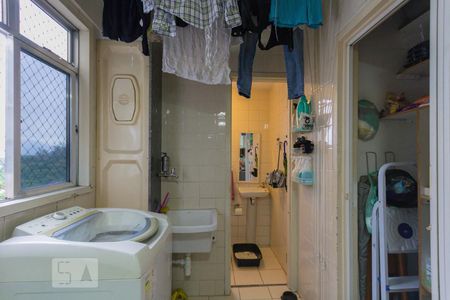 Apartamento à venda com 169m², 4 quartos e 1 vagaCozinha e Área de Serviço (1º andar)