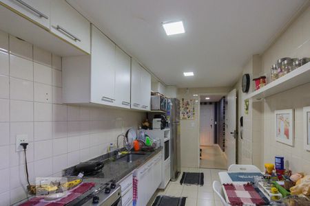 Apartamento à venda com 169m², 4 quartos e 1 vagaCozinha e Área de Serviço (1º andar)