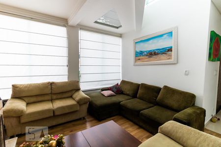 Casa à venda com 600m², 3 quartos e 5 vagasSala