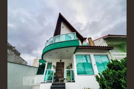 Casa à venda com 600m², 3 quartos e 5 vagasEntrada