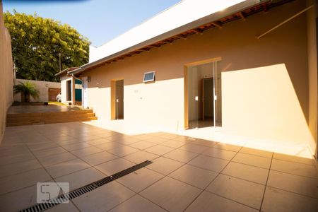 Casa para alugar com 150m², 2 quartos e 2 vagas Casa para alugar com 150m², 2 quartos e 2 vagasQuintal
