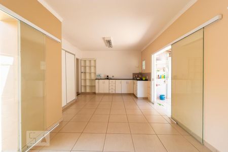 Casa para alugar com 150m², 2 quartos e 2 vagas Casa para alugar com 150m², 2 quartos e 2 vagasCozinha e Sala
