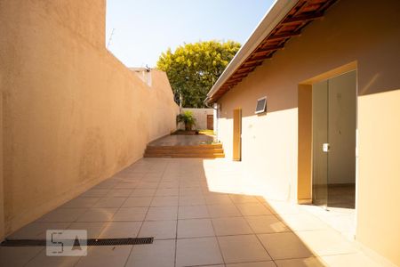 Casa para alugar com 150m², 2 quartos e 2 vagas Casa para alugar com 150m², 2 quartos e 2 vagasQuintal