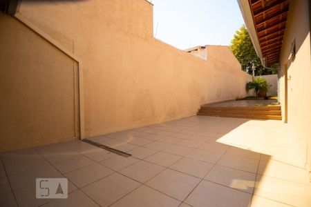 Casa para alugar com 150m², 2 quartos e 2 vagas Casa para alugar com 150m², 2 quartos e 2 vagasQuintal