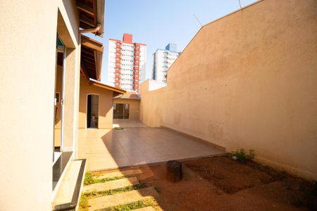 Casa para alugar com 150m², 2 quartos e 2 vagas Casa para alugar com 150m², 2 quartos e 2 vagasQuintal