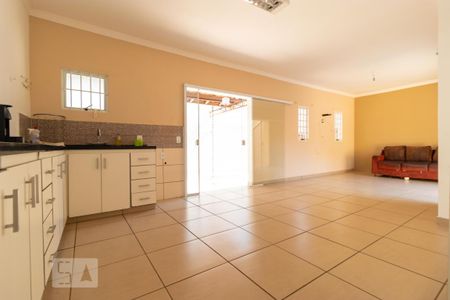 Casa para alugar com 150m², 2 quartos e 2 vagas Casa para alugar com 150m², 2 quartos e 2 vagasCozinha