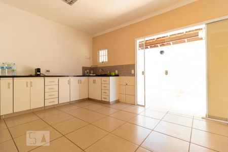 Casa para alugar com 150m², 2 quartos e 2 vagas Casa para alugar com 150m², 2 quartos e 2 vagasCozinha