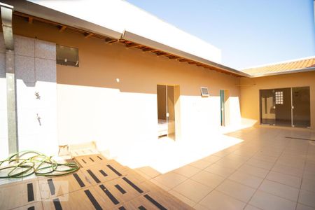 Casa para alugar com 150m², 2 quartos e 2 vagas Casa para alugar com 150m², 2 quartos e 2 vagasQuintal