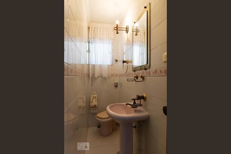 Lavabo de casa para alugar com 3 quartos, 200m² em Jardim Santa Emilia, São Paulo