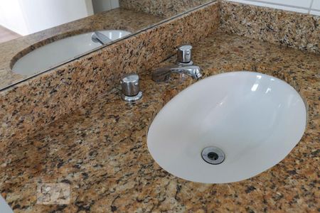 Apartamento para alugar com 90m², 3 quartos e 1 vaga Apartamento para alugar com 90m², 3 quartos e 1 vagaBanheiro da Suíte 1