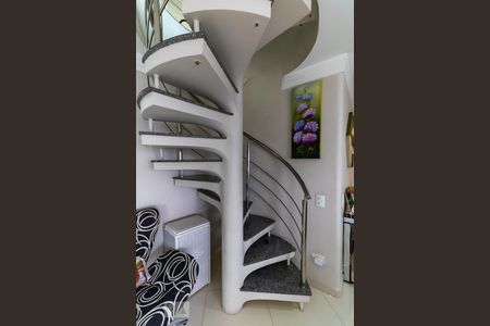 Apartamento à venda com 160m², 2 quartos e 2 vagasEscada