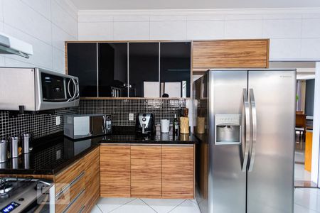 Casa à venda com 320m², 4 quartos e 4 vagas Casa à venda com 320m², 4 quartos e 4 vagasCozinha