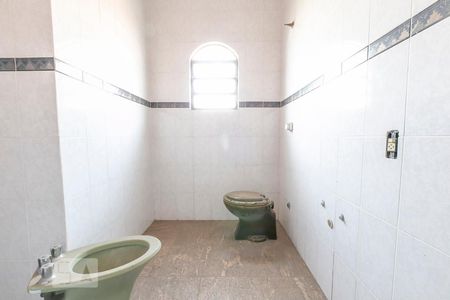 Casa à venda com 240m², 3 quartos e 6 vagasBanheiro da Suíte