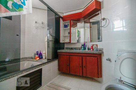 Apartamento para alugar com 600m², 4 quartos e 3 vagas Apartamento para alugar com 600m², 4 quartos e 3 vagasBanheiro do quarto 1