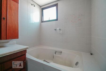 Apartamento para alugar com 600m², 4 quartos e 3 vagas Apartamento para alugar com 600m², 4 quartos e 3 vagasBanheiro do quarto 2