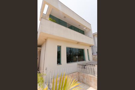 Casa à venda com 200m², 6 quartos e 3 vagasFachada