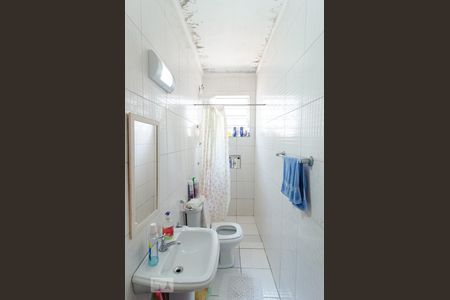 Casa à venda com 200m², 6 quartos e 3 vagasBanheiro da Suíte 1