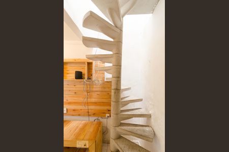 Casa à venda com 200m², 6 quartos e 3 vagasEscada Edícula