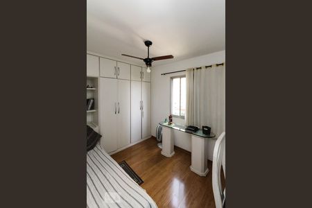 Apartamento à venda com 107m², 4 quartos e 2 vagasQuarto 02