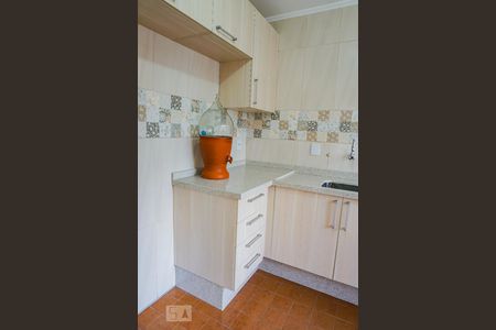 Cozinha  de apartamento à venda com 1 quarto, 60m² em Passo da Areia, Porto Alegre