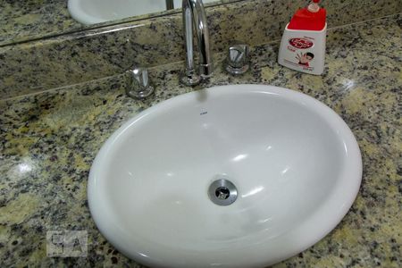 Apartamento à venda com 69m², 2 quartos e 1 vaga Apartamento à venda com 69m², 2 quartos e 1 vagaBanheiro Social