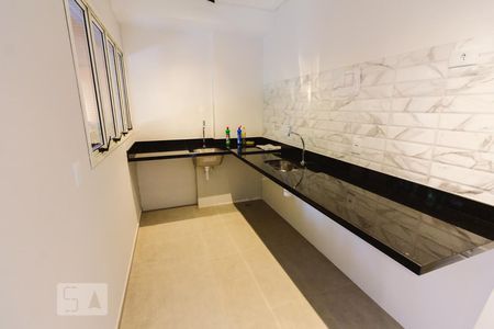 Cozinha de kitnet/studio para alugar com 1 quarto, 40m² em Alto de Pinheiros, São Paulo