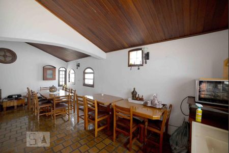 Casa para alugar com 220m², 6 quartos e 2 vagas Casa para alugar com 220m², 6 quartos e 2 vagasCozinha Casa 2