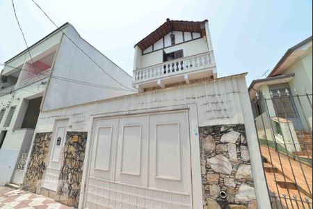 Casa para alugar com 220m², 6 quartos e 2 vagas Casa para alugar com 220m², 6 quartos e 2 vagasFachada