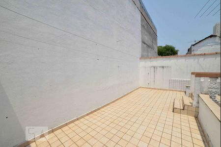 Casa para alugar com 220m², 6 quartos e 2 vagas Casa para alugar com 220m², 6 quartos e 2 vagasFundos